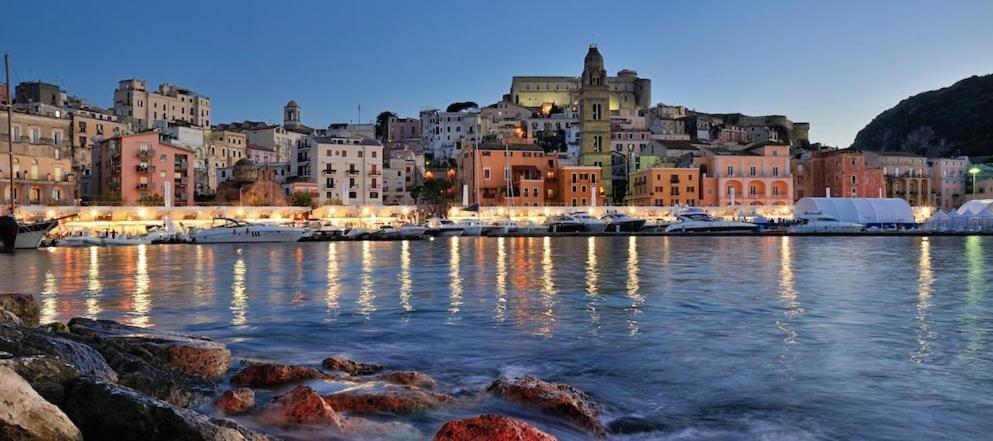 Oltre Il Mare Guest House กาเอตา ภายนอก รูปภาพ