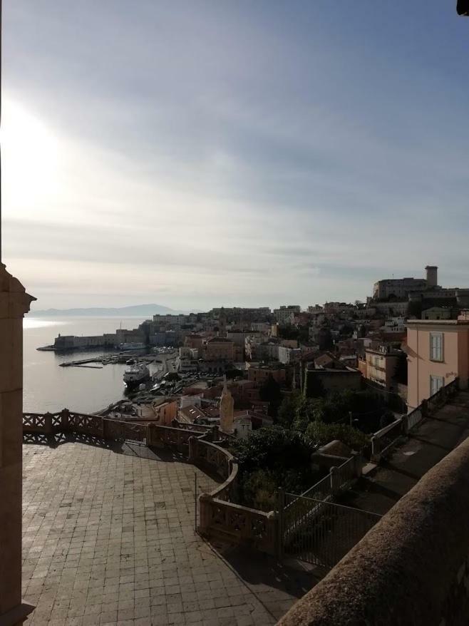 Oltre Il Mare Guest House กาเอตา ภายนอก รูปภาพ